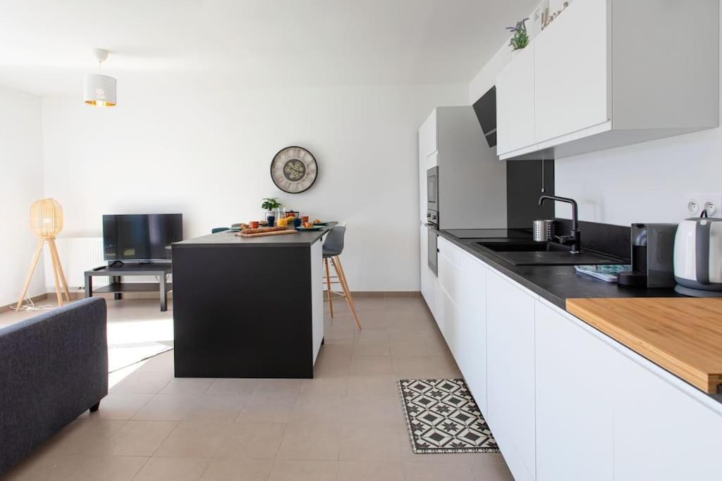 L17 Arenas Suite 3 Balconies 5Mins To The Sea Nisa Exterior foto