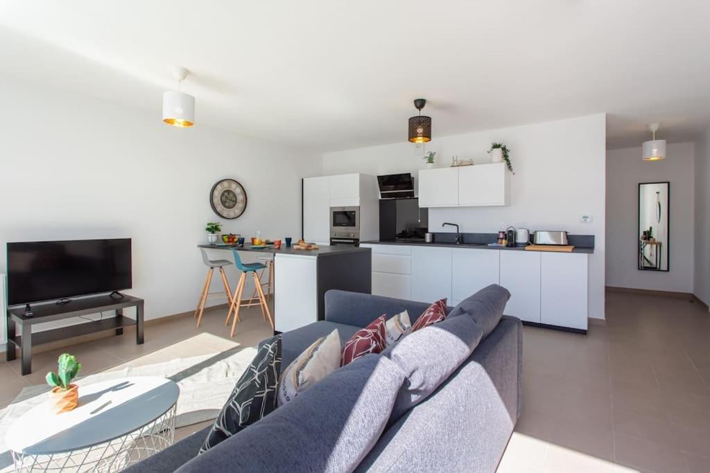L17 Arenas Suite 3 Balconies 5Mins To The Sea Nisa Exterior foto